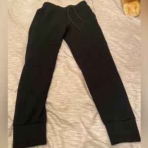 I am selling this American Eagle men’s xs in almost brand new condition